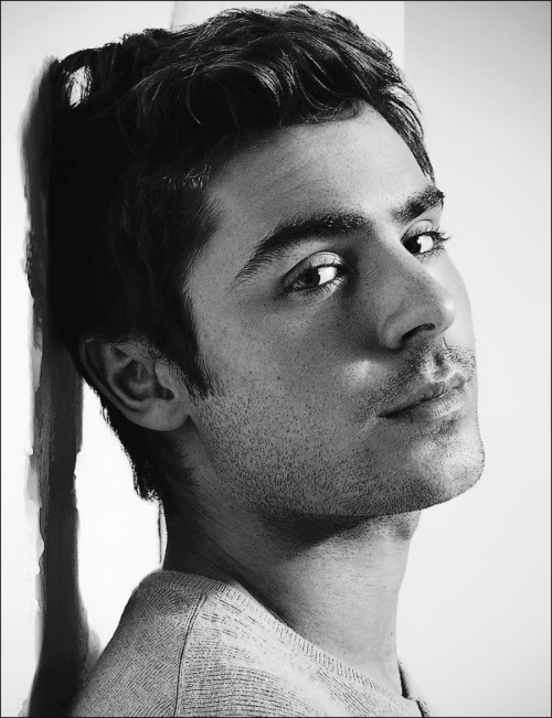 Zac Efron. B+W.