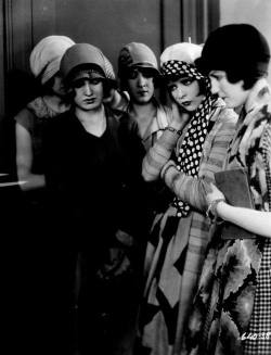 Clara Bow With Doris Hill (Right) And Extras.https://Painted-Face.com/