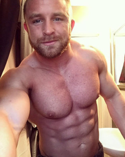 bigmalepecs:  Adam Cayce 😍 