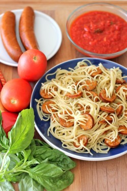 nom-food:Threaded spaghetti hot dog bites with homemade marinara sauce