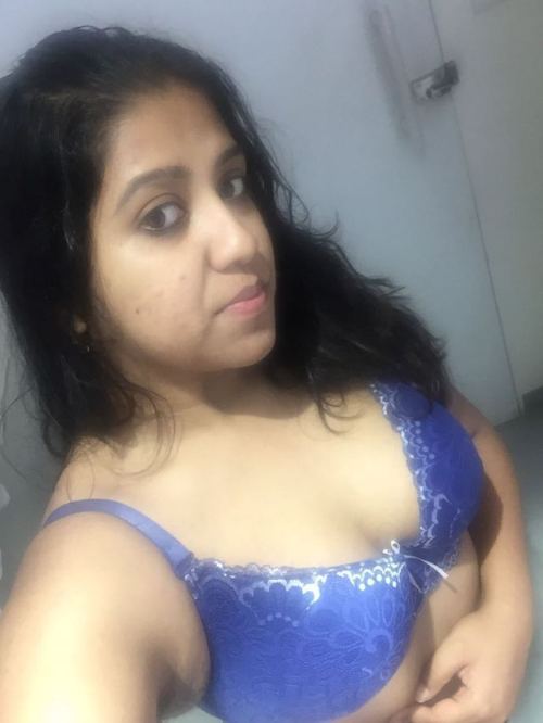 Hot bangladeshi girl make her nude selfi for Husband.