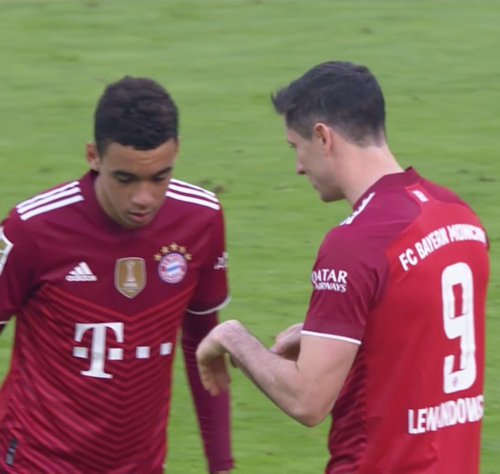 elishamanning: lewy and jamal discussing how they’re gonna try to set up jamal for a banger next