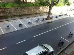 wheeliewifee:  i-need-that-seat:  bpdpapi-deactivated20150616:  A few days ago in a parking lot in Lisbon wheelchair users and volunteers occupied all the available Non-Handicap spaces to make a point to able-bodied motorists what it is like to have “thei