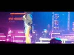 Toni Braxton&rsquo;s Wardrobe Malfunction Exposes Singer&rsquo;s Derriere During Concert