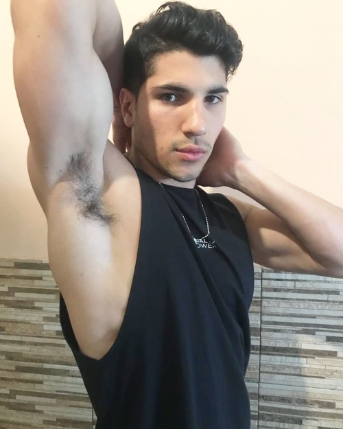 https://64.media.tumblr.com/2be116a207c2486b1c1d4a2c2c40d8be/6802b321cb74280f-13/s500x750/d7b7a28b20e31df092491e235b13a91faedeb83d.jpg