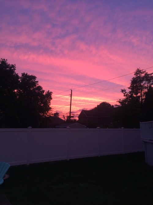 viol-ent-eyes:  Since my neighbor cut down their tree, I now get a perfect view of the sunsets  👼👼