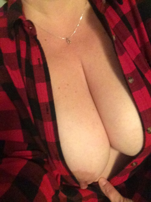 bigtitmilflover: Have a Warm and Cozy Titty Tuesday! www.krisntony.tumblr.com ‘Tits the season