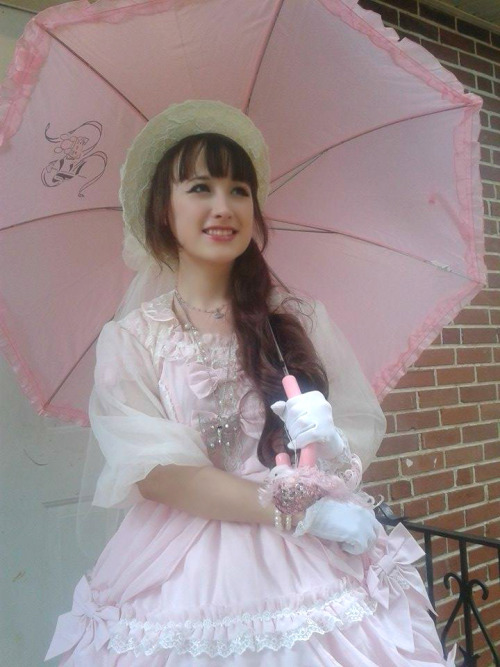 pinkcutenesswonderland:  8.17.14. Todays coord, I wanted something really lacy. Unfortunately, when I was getting ready and storm came through and I only had about 10 minutes to finish up accessorizing . The rain literally started pouring once we got