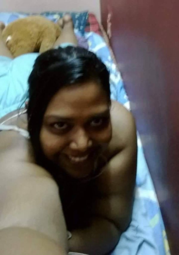 prythm:  Bhabhi ji, adhay se humari LUND ka Pyaas nahi bhuj tha… Poora nanga dikhana