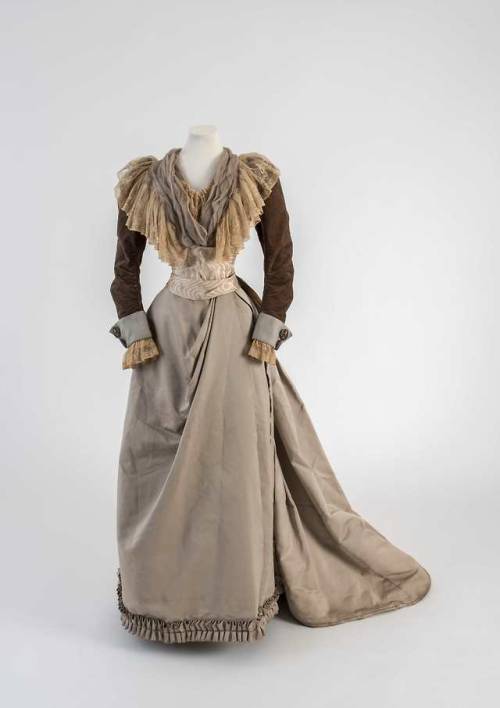 Lace Trimmed Day Dress, ca. 1890House of WorthWorn by Mary Chamberlain in her portrait by John Evere