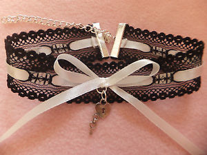 daddysprincessharry:  Some pretty lace collars (✿◠‿◠) 