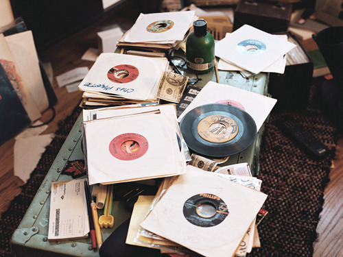 northendrecords:  “RECORD COLLECTORS GO INTO PANIC MODE AS IKEA REVEALS PLANS TO PHASE OUT EXPEDIT SHELVING UNITS”  This is why milk crates rule. #epicfail