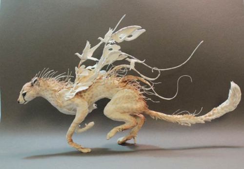 bananez:Ellen Jewett’s fanstastic bestiaryBetween dream and nightmare, this canadian artist gives li