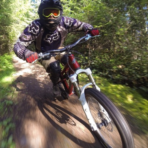 diegoganoza:Photo of the Day! Full speed freeride down Trail 21 on Mt. Erie in Washington. Photo by 
