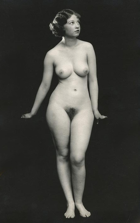 nudiarist2:  VintageAmateur in B-W [web found] by vintageamateurs 