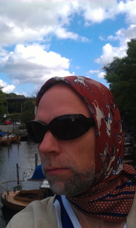 theworldofislam:  As a response to a line of serious attacks on muslim women lately, thousands of Swedish men and women wore a hijab to work today. The purpose of this was to support everyone’s right to dress however they want and practice whatever