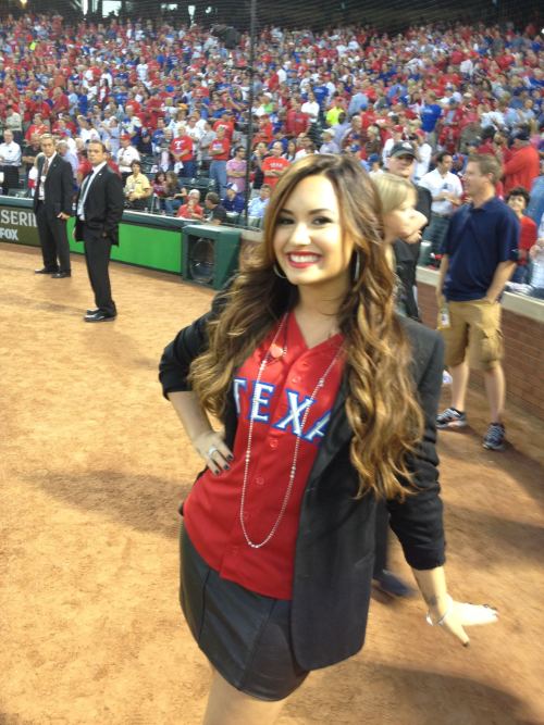 Demi Lovato reppin’ the Texas Rangers