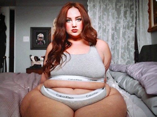 neptitudeplus: Princess Courtney’s thighs were always huge; now when she’s sitting, they