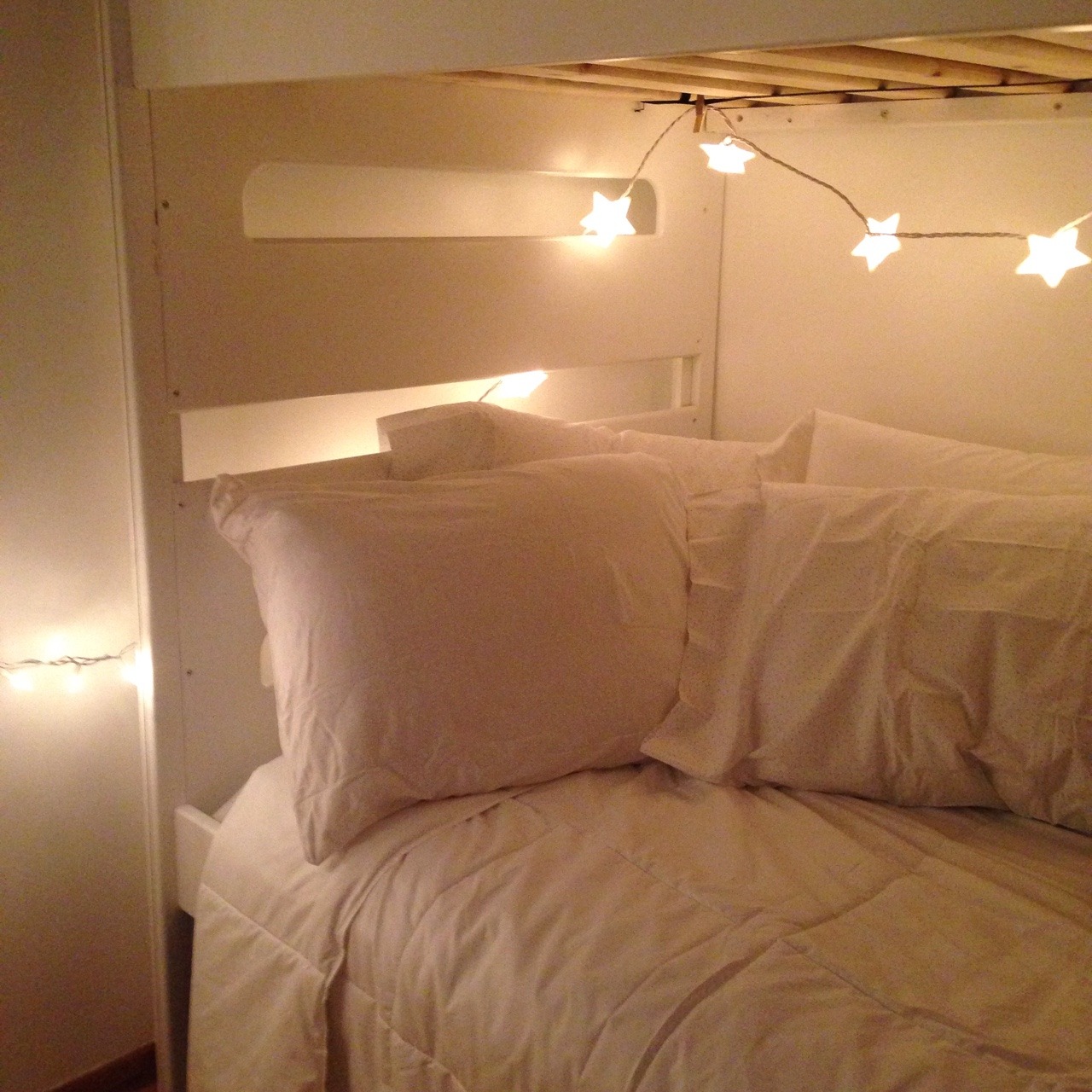 artkid:bc people have been asking 2 see my room.. makena n I are redecorating &amp;
