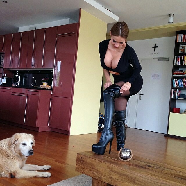 amateur-implant-pics:  Mary_body is amazing! thebimboblogring:  ♥U Kn0w U Want
