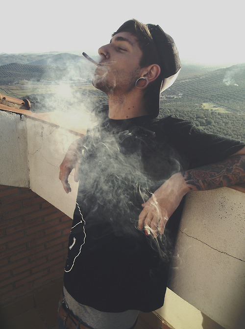 marihuanalegal:  Photo http://ift.tt/1hRIrx5