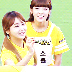 windfairies:gummi and soyul sharing food with the fans