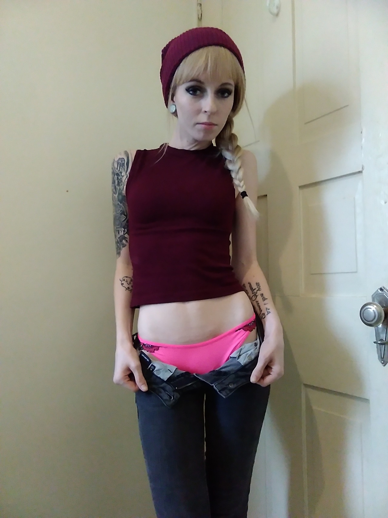 lily-freak:  Local trash can gets naked on Tumblr.   Want to purchase my Premium