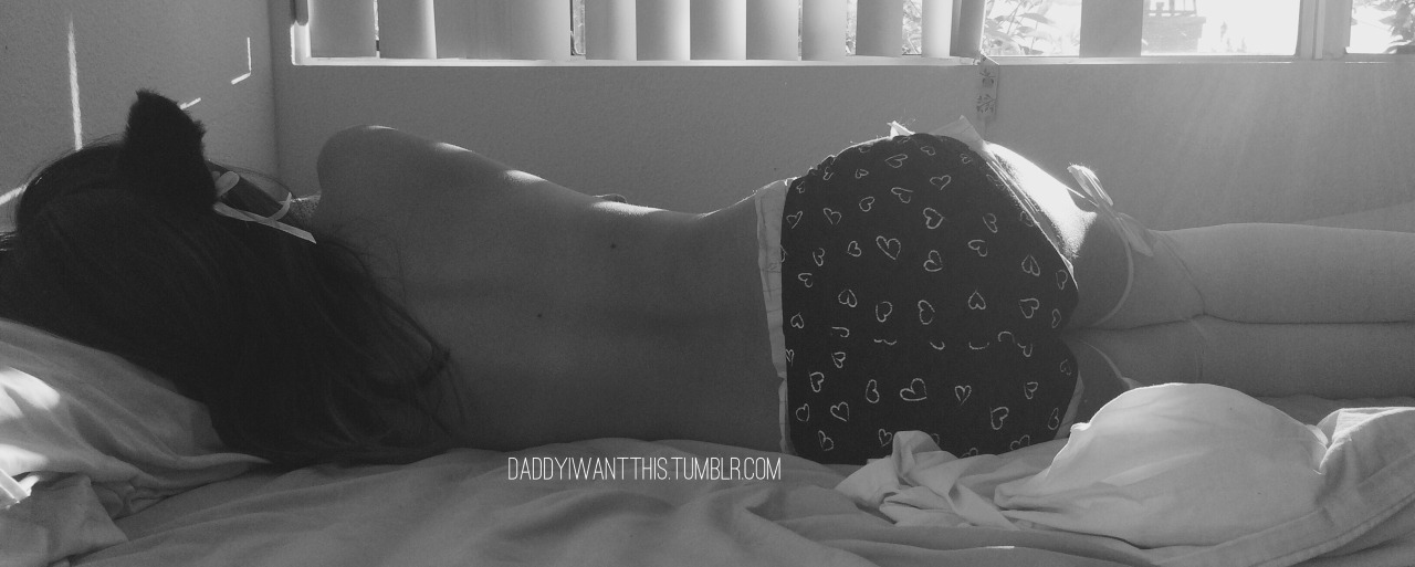 daddyiwantthis:  *Daddy’s alarm goes off*   Daddy: *gently brushes my cheek and