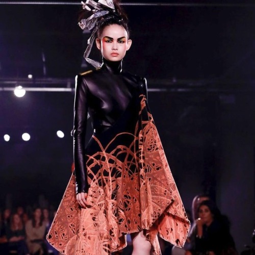 Xie Chaoyu in Gareth PughSPRING 2019 READY-TO-WEAR