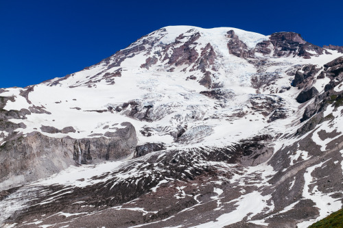 Porn photo Mount Rainier’s Nisqually Glacier.