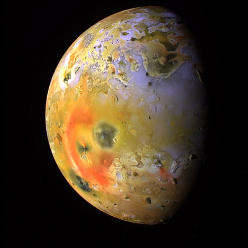 This view of Io was obtained during the tenth orbit of Jupiter by NASAs Galileo spacecraft on Septem