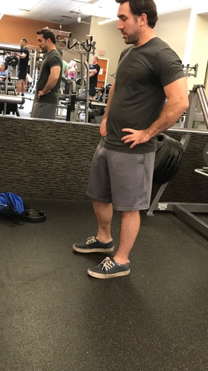 jimmunro:eyelovebulge:gaypublicbulge:Best freeballing at he gym yet. REBLOG • REBLOG • REBLOG ~~~~~~