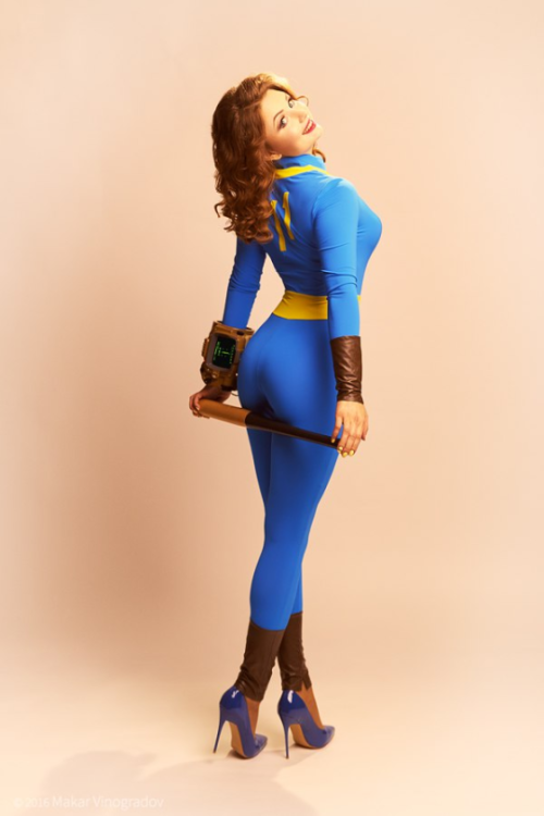 Fallout 4 sole survivor in a sexy vault suit!