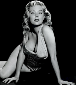 moderngrease:  Betty Brosmer  and her tiny waist