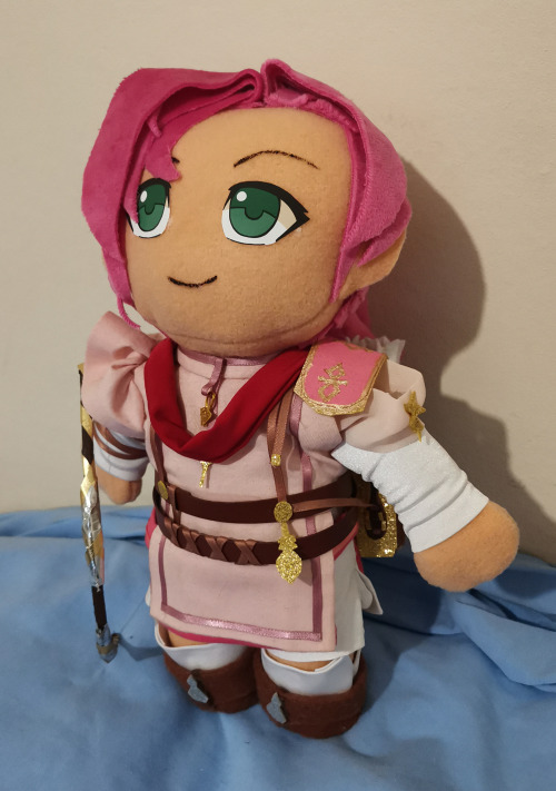 card-queen:PLUSH DOLL COMMISSIONSTrying to help my mother out with her business, so I’m showing off 