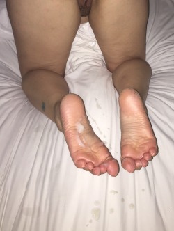 feetnassluv:My wife’s sexy cum covered