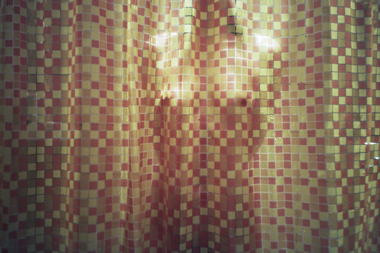 boudoirboudoir:  (via shower | Flickr - Photo Sharing!) © All rights reserved by ..