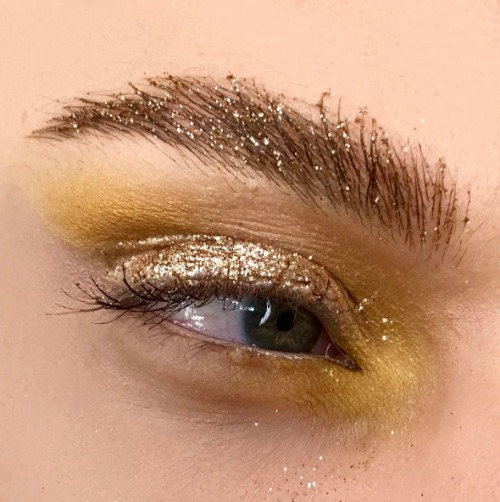 s-un-rise: bangladeshflagemoji: www.instagram.com/p/BRuHIP3jM7W/ all about gold makeup this 