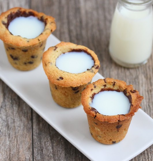 foodffs:  Milk and Cookie Shots (Homemade version of Dominique Ansel’s)  Really