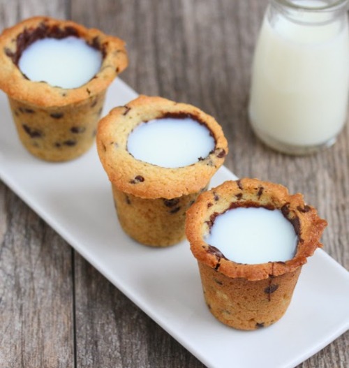 foodffs:  Milk and Cookie Shots (Homemade version of Dominique Ansel’s)  Really nice recipes. Every hour.     