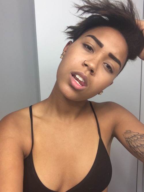 thehomiejhines:uglygirlsclub:ja-ll:I took my braids out for good and gave myself a fresh buzz. I fin