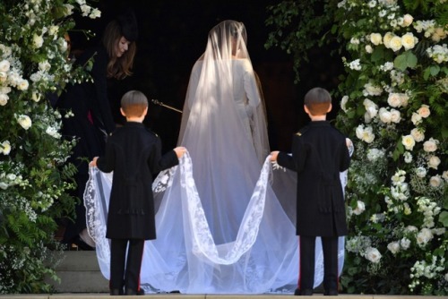 katewithasideofroyal:Miss Meghan Markle arrives at St. George’s Chapel on her wedding day. She