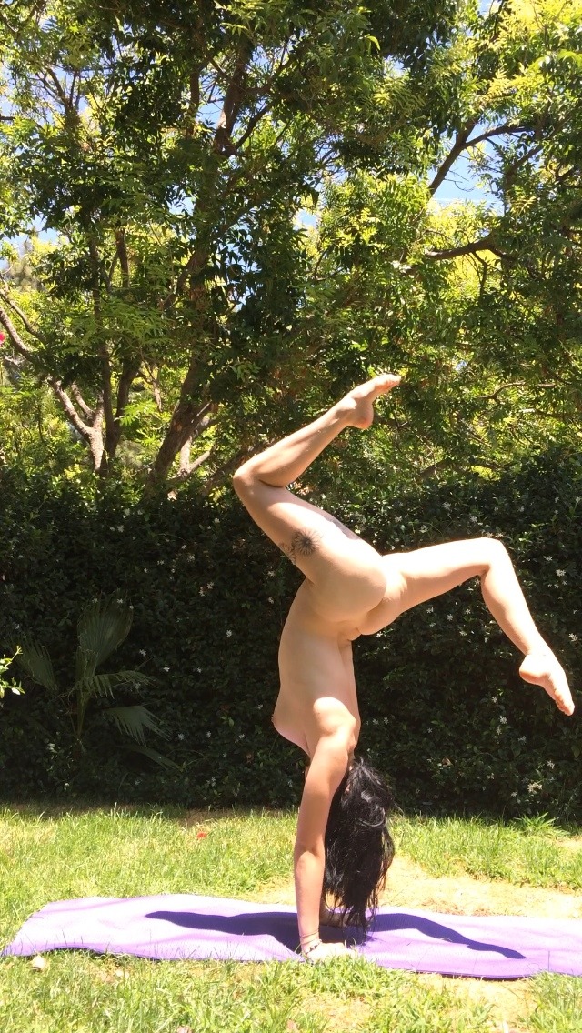 girlsdoingyoga:  yogalizard:  Another lovely day in the sun.  . 