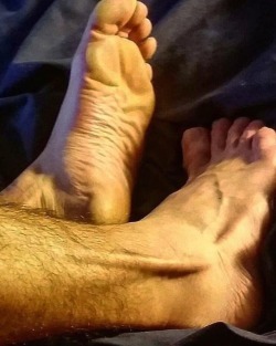 fuckyeahmalefeet:  ≡