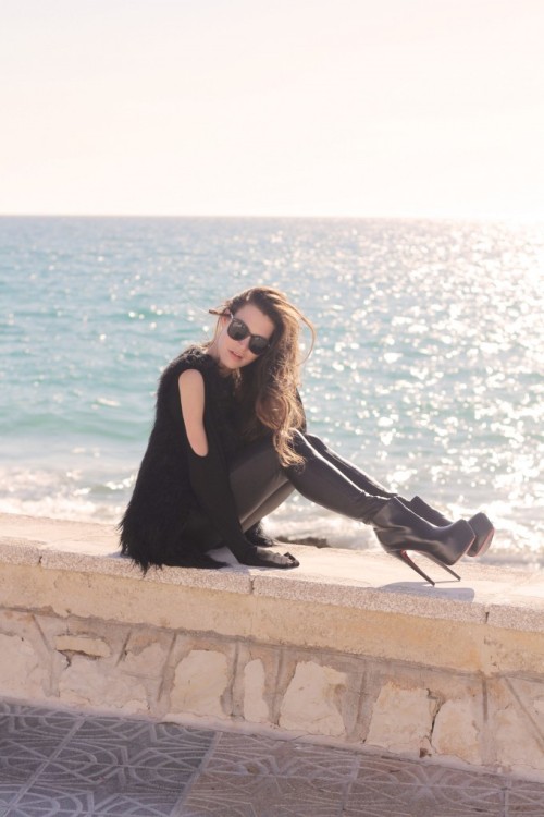 Fashion blogger Befrassy in Fashion Union Stiletto ankle boots.Source:  befrassy - beach boots