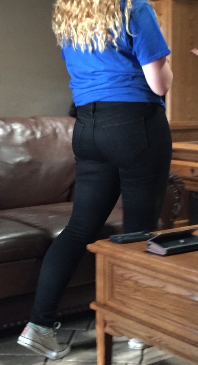 creeping88:My sisters cute friend. She’s got a juicy ass!!Hot!