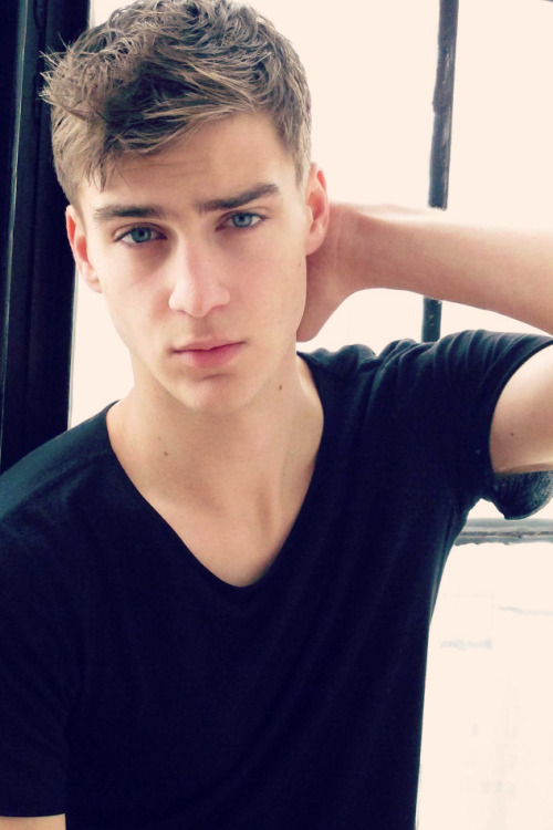 strangeforeignbeauty:  Samuel Roberts [ fave models | 1000+ notes | facebook | twitter | google+ | instagram ] 