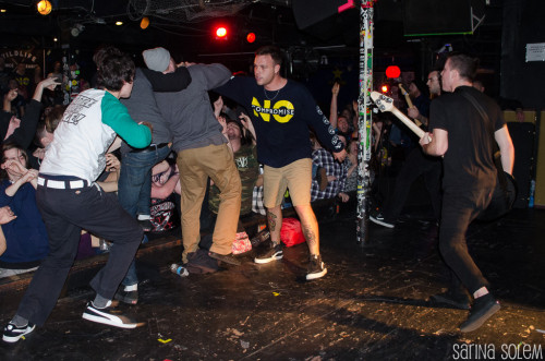 toxicremedy:  Stick To Your Guns (by sarinamariee)