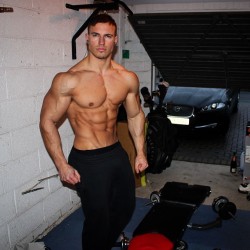 muscle-addicted:  Mike Thurston
