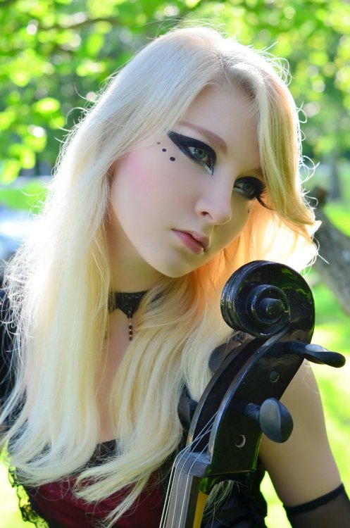 justbeautifu:  Romantic Gothby Maria Amanda
